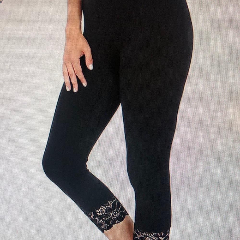 Lace Capri Leggings